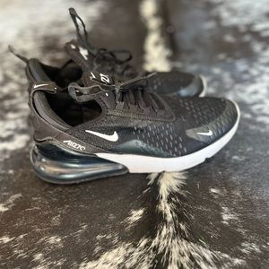 Women’s Nike air 270s